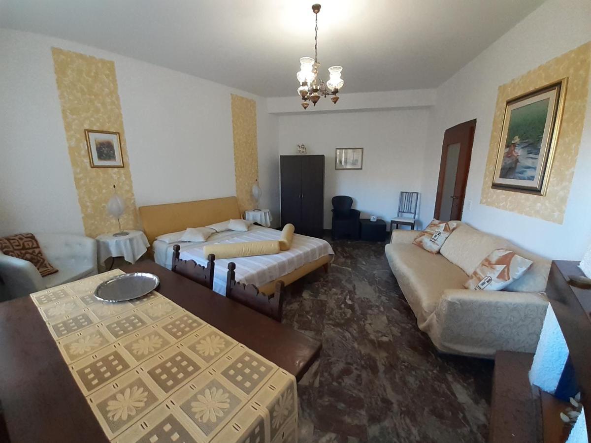 Saglia Apartments Мальчезине Экстерьер фото